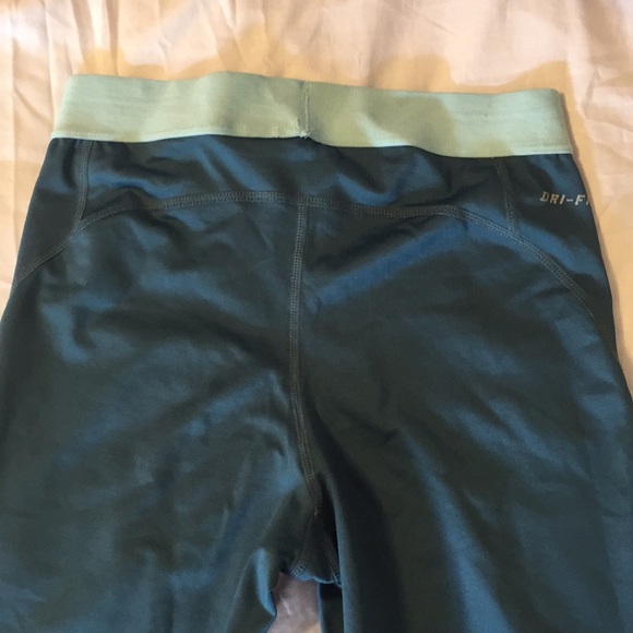 Nike pro leggings / capris - Picture 5 of 6